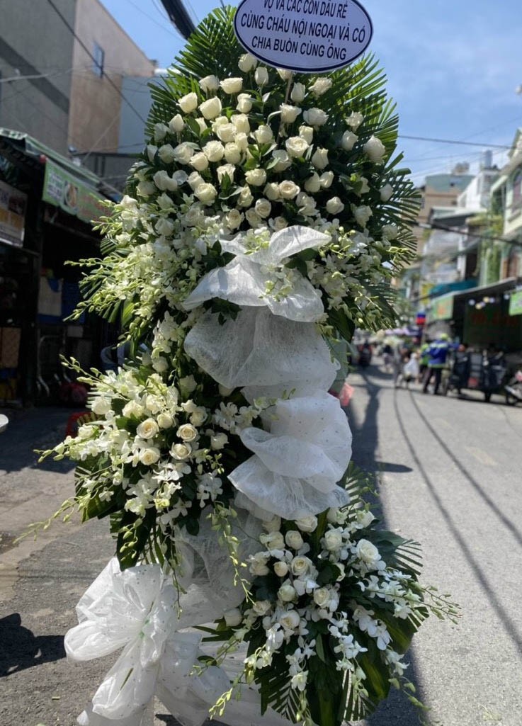 Vòng hoa chia buồn 1112